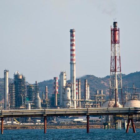 Saras refinery accused of doing business with ISIS