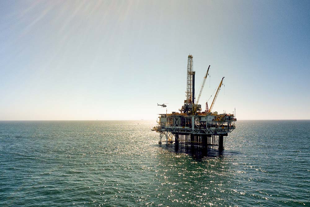 Environmental catastrophe renews calls to ban offshore drilling in California